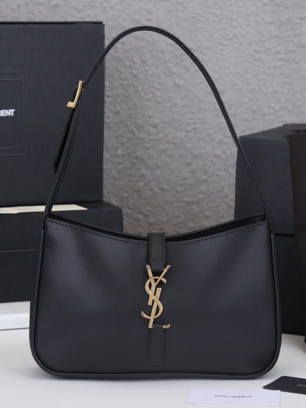🥁YSL LE 5 À 7 HOBO BAG IN SMOOTH LEATHER NOIR